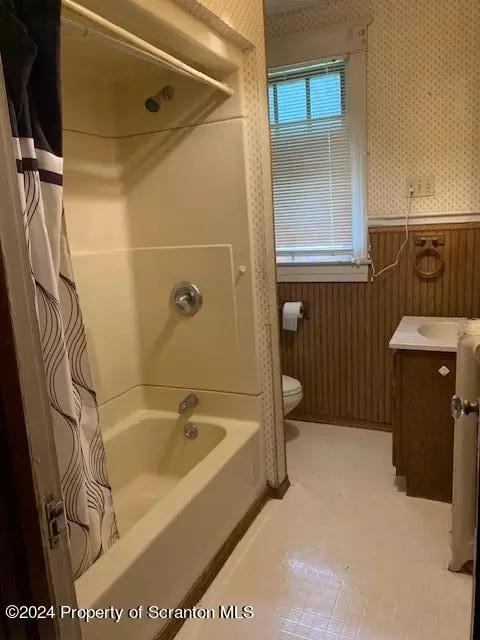 Bath - 1237 S 6th Ave, Scranton, PA 18504 photo 4 of 4