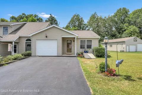 229 Knollridge Dr, Factoryville, PA 18419