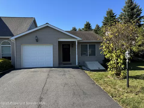 106 Lexington Dr, Factoryville, PA 18419