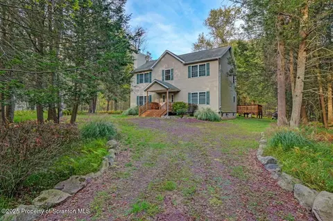 130 Delbert Dr, Gouldsboro, PA 18424