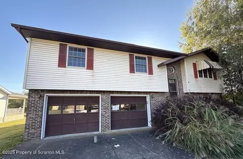 2 Driftwood Dr, Plains, PA 18705
