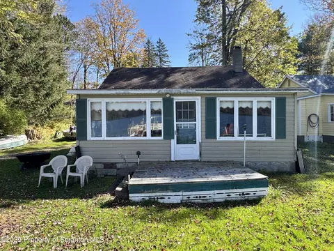 55 Lake Shore Dr, Equinunk, PA 18417