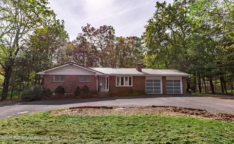 106 Pumice Ct, Milford, PA 18337