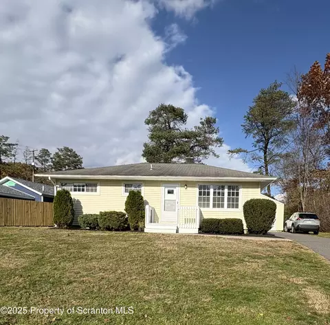812 Old Winola Rd, Clarks Summit, PA 18411