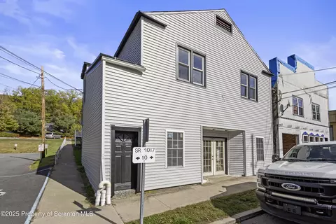 98 College Ave, Factoryville, PA 18419