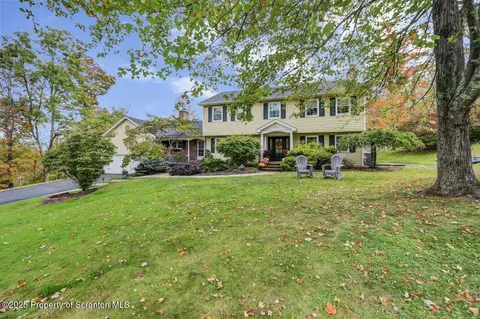 102 Apple Valley Cir, Clarks Summit, PA 18411