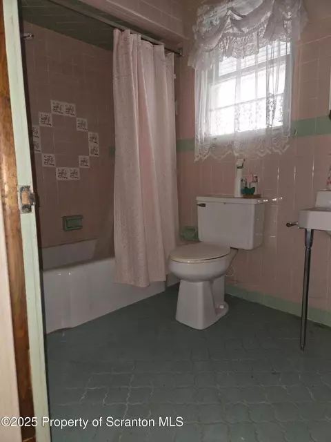 Bath - 232 232 Main St, Moosic, PA 18507 photo 1 of 1