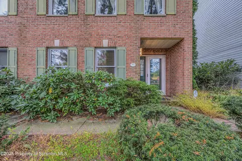 560 N Webster Ave, Scranton, PA 18510