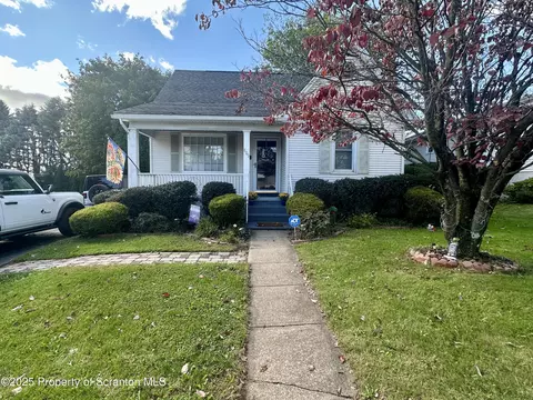 809 W Lackawanna Ave, Dickson City, PA 18519
