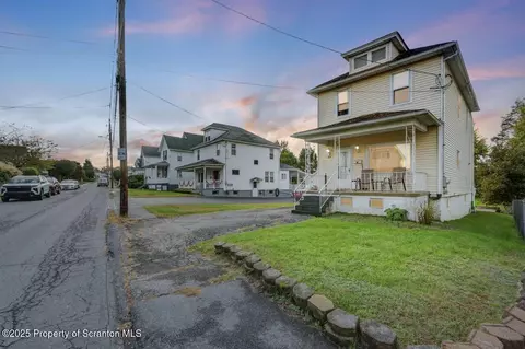 612 E Warren St, Dunmore, PA 18512