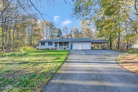 31 Evergreen Drive Dr, Gouldsboro, PA 18424