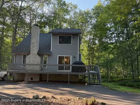 126 Dunchurch Dr, Bushkill, PA 18324
