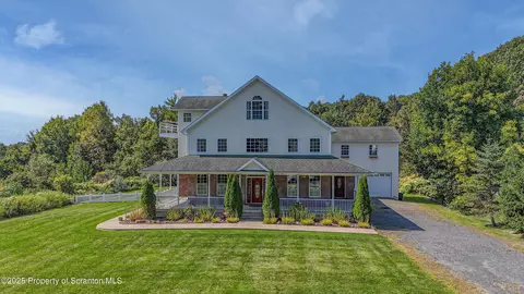 107 Ridgeview Dr, Scranton, PA 18504