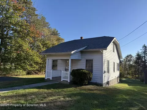 216 Maple St, Moscow, PA 18444