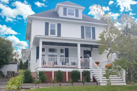 521 6th St, Dunmore, PA 18512