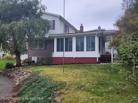 18 Circle Ave, Wapwallopen, PA 18660