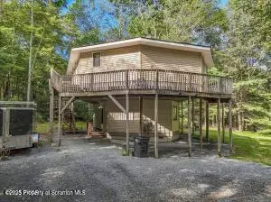 173 Covered Bridge Dr, Hawley, PA 18428