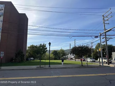 48 S Main St, Carbondale, PA 18407