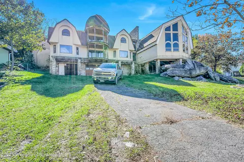 837 N Laurel St, Hazleton, PA 18201