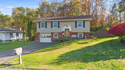 27 Ferncrest Dr, Tunkhannock, PA 18657