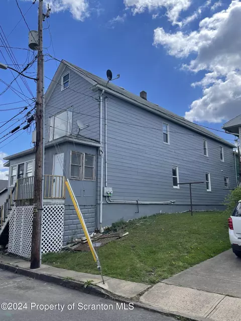 11 Hayes Ln, Wilkes-barre, PA 18702