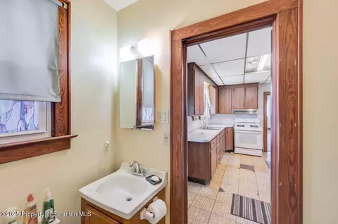 637 Brook St, Scranton, PA 18505 photo 19