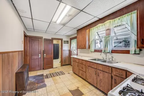 637 Brook St, Scranton, PA 18505 photo 14