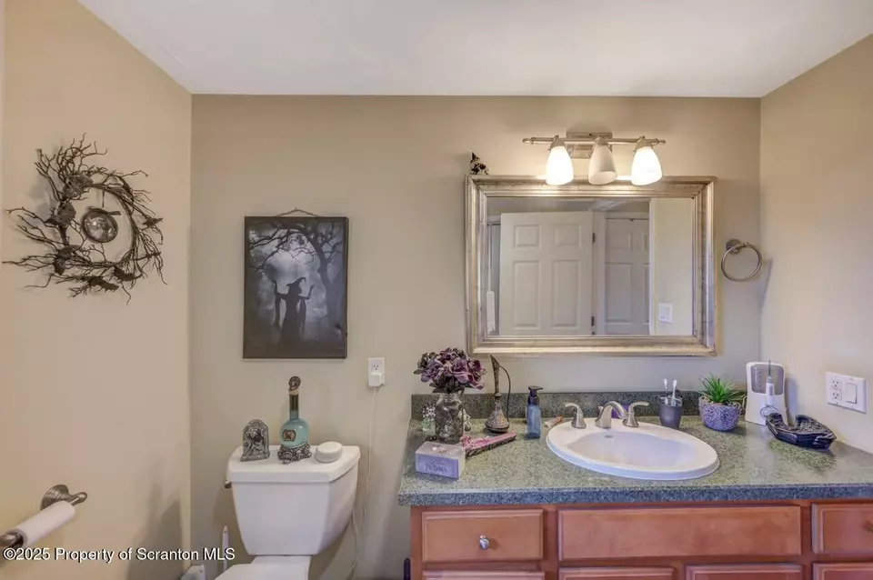 Bath - 224 Brook St, Peckville, PA 18452 photo 5 of 7