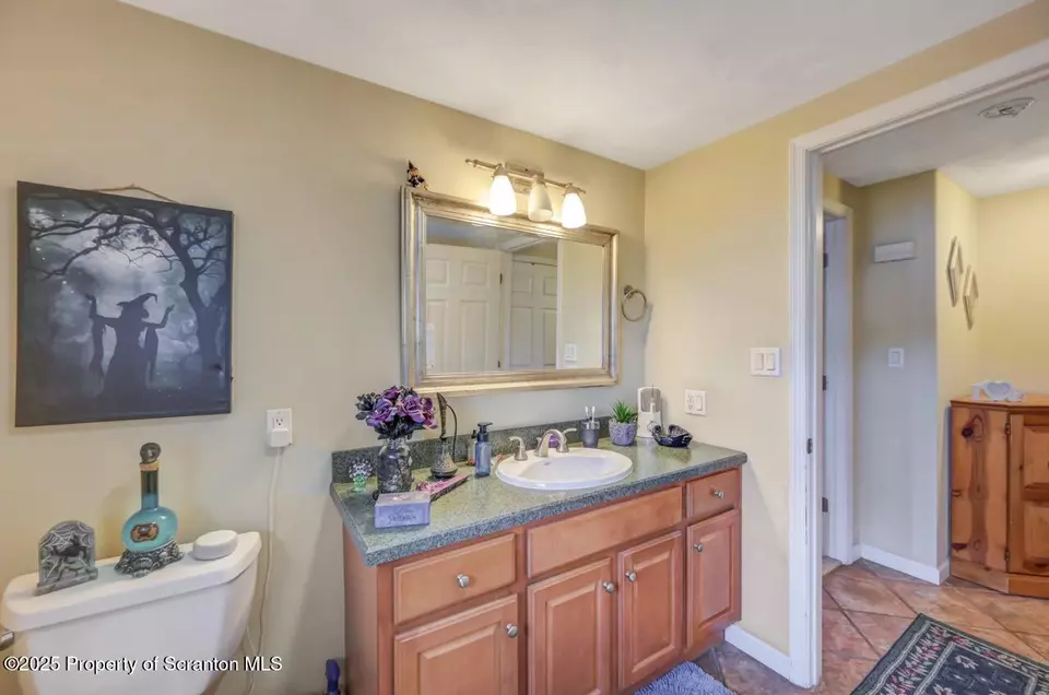 Bath - 224 Brook St, Peckville, PA 18452 photo 4 of 7