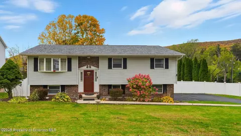 105 Fern Way, South Abington, PA 18411