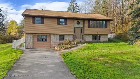 84 Mt Cobb Hwy, Lake Ariel, PA 18436