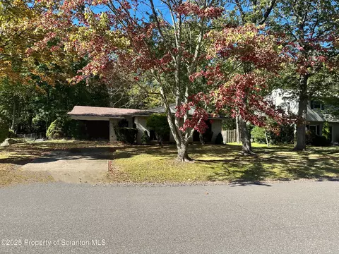 55 Yorktown Rd, Mountain Top, PA 18707