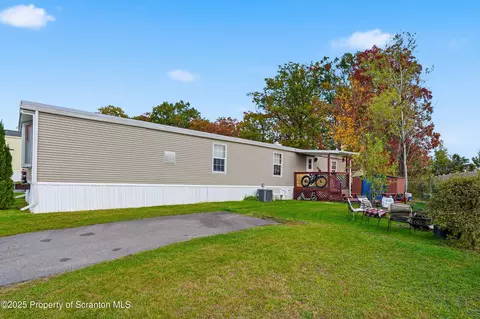 320 3rd Street Moosic Hts, Avoca, PA 18641 photo 3