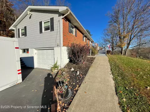103 Mostowski Rd, Scott Twp, PA 18447