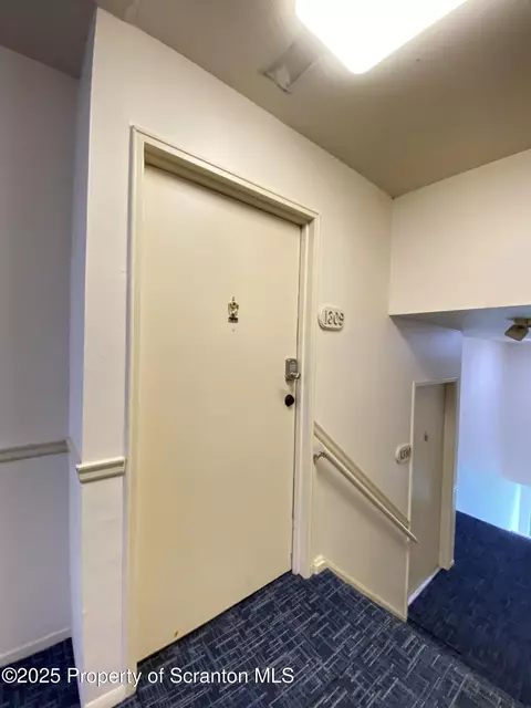 Entry Way - 1309 Summit Pointe, Scranton, PA 18508 photo 2 of 5
