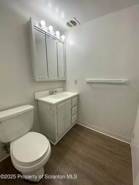 Bath - 1309 Summit Pointe, Scranton, PA 18508 photo 1 of 5