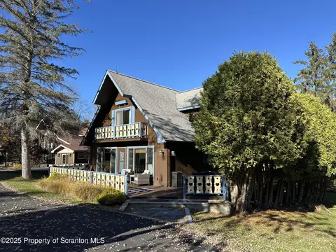 25 Fall Place Pl, Union Dale, PA 18470