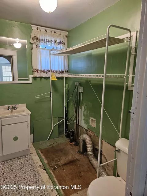 Bath - 314 E Drinker St, Dunmore, PA 18512 photo 1 of 2