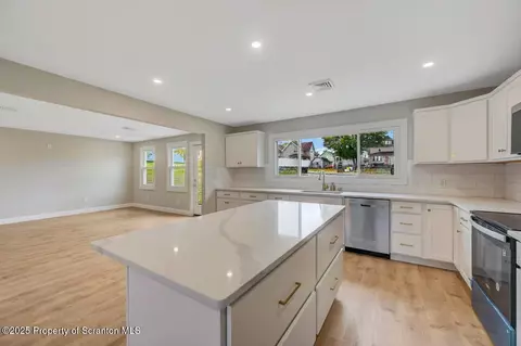 136 E Grove St, Taylor, PA 18517