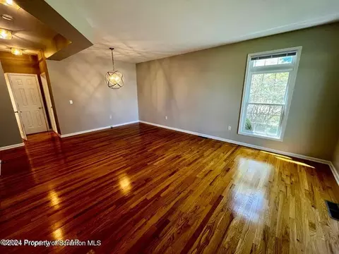 601 Thackeray Cl, Moosic, PA 18507 photo 13