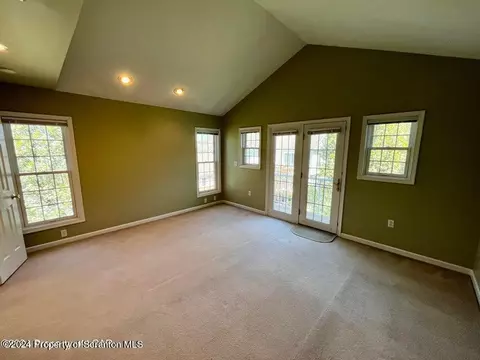 601 Thackeray Cl, Moosic, PA 18507 photo 18