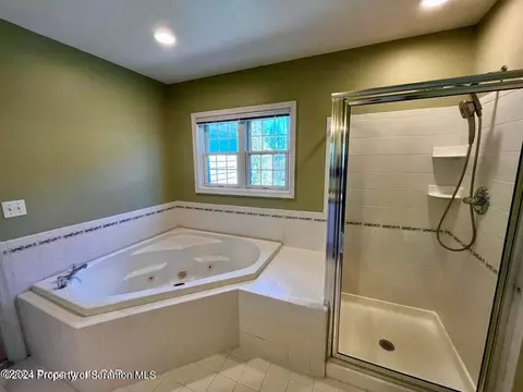 601 Thackeray Cl, Moosic, PA 18507 photo 21