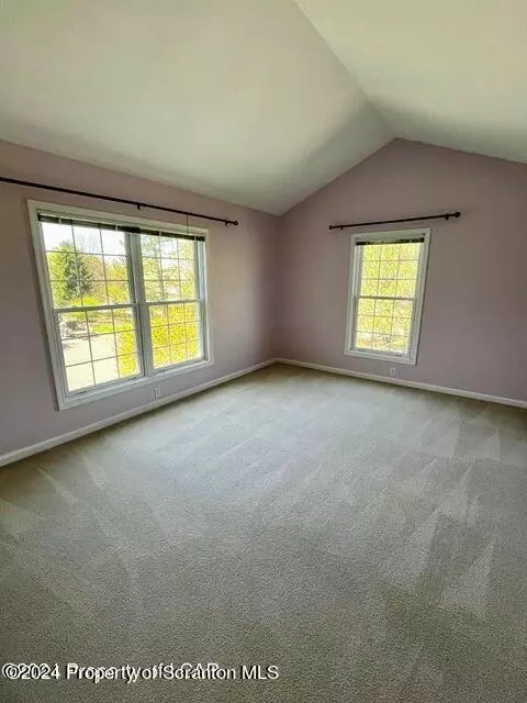 601 Thackeray Cl, Moosic, PA 18507 photo 25
