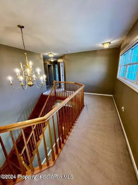 601 Thackeray Cl, Moosic, PA 18507 photo 17