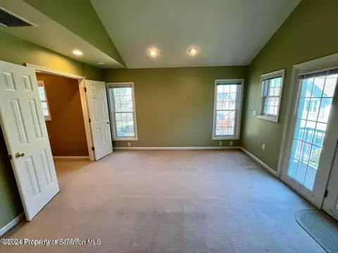 601 Thackeray Cl, Moosic, PA 18507 photo 19