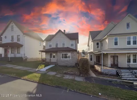 922 Maple St, Scranton, PA 18505