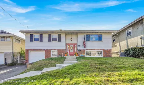 1431 Dorothy St, Scranton, PA 18504