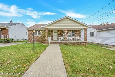 3742 Laurel Ave, Moosic, PA 18507