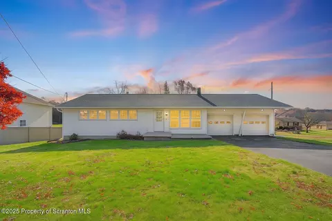 710 Griffin Rd, Roaring Brook Twp, PA 18444
