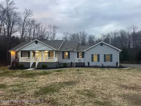 11 John St, Covington Twp, PA 18444